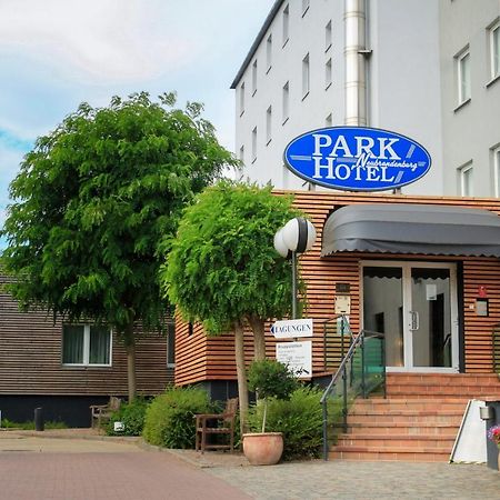 Parkhotel นอยบรันเดนบวร์ก ภายนอก รูปภาพ