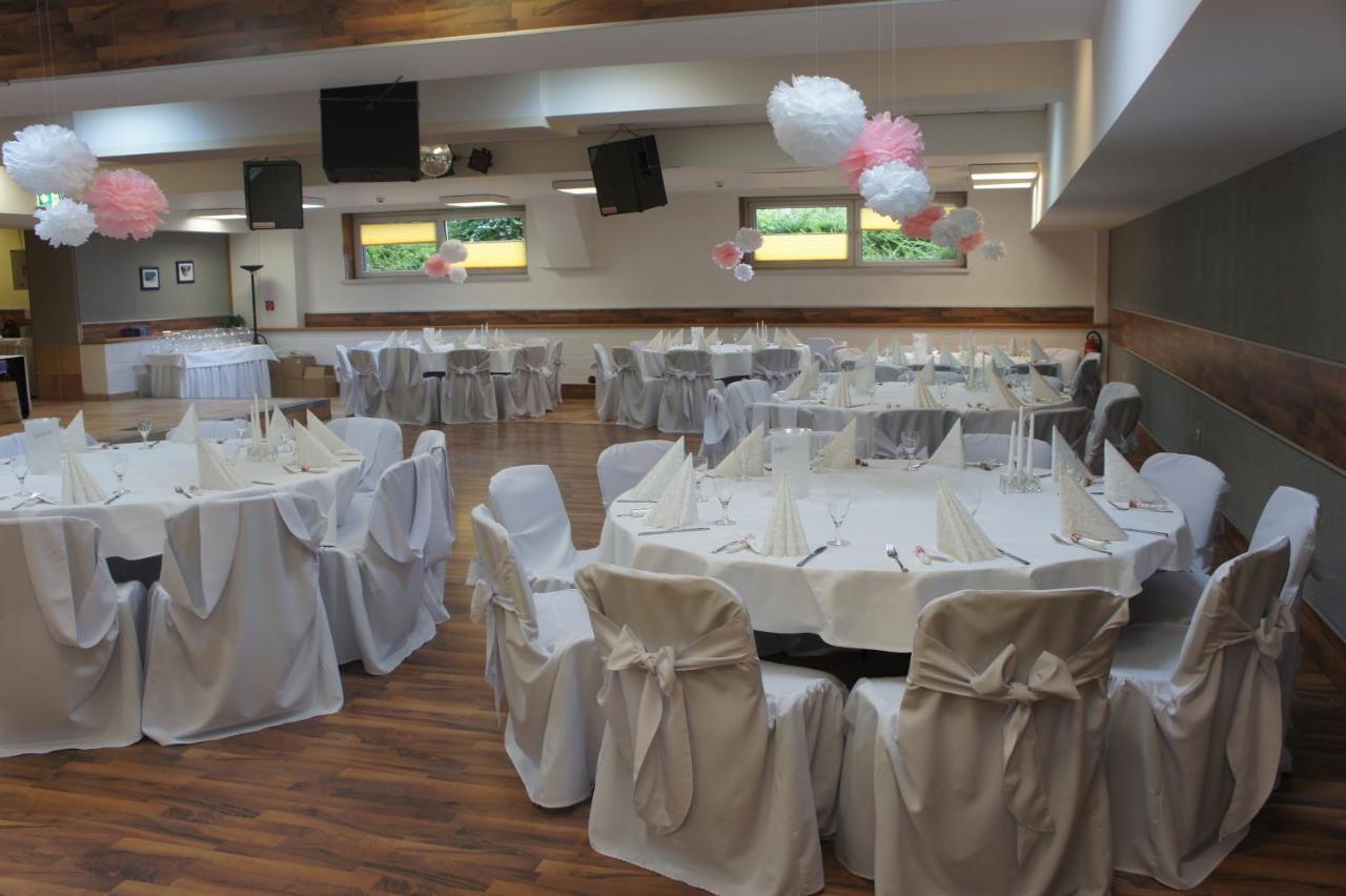 Parkhotel นอยบรันเดนบวร์ก ภายนอก รูปภาพ